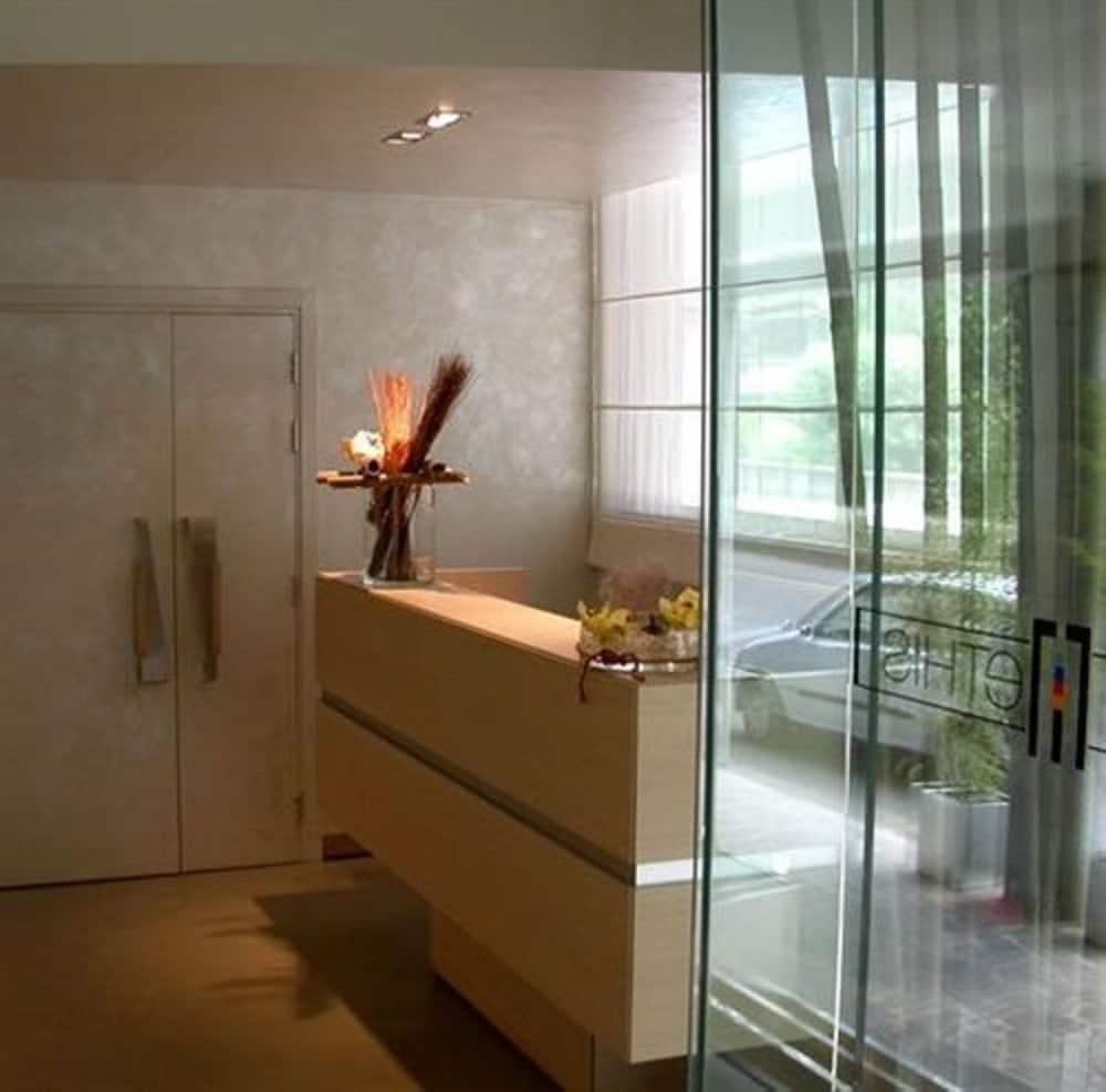 Hotel Methis &
